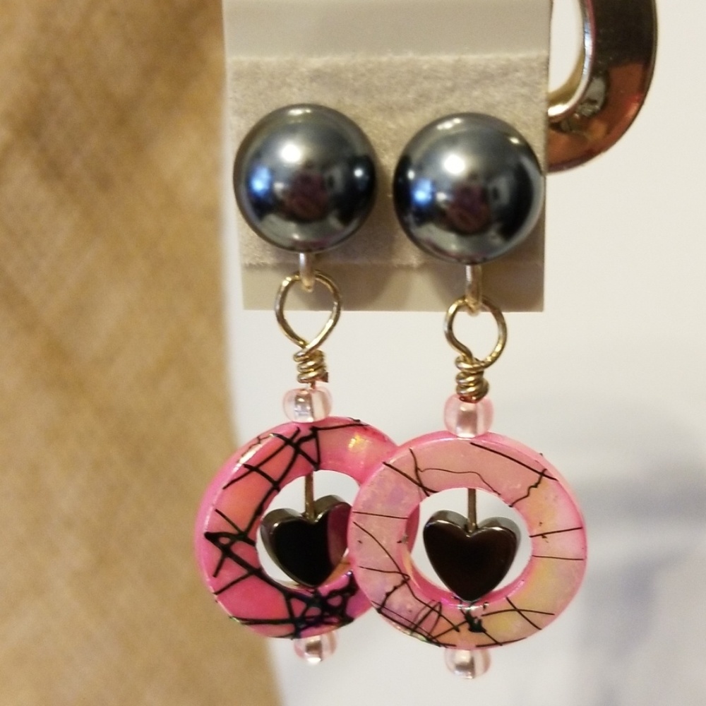 Black pearl stud earrings with pink and gunmetal h